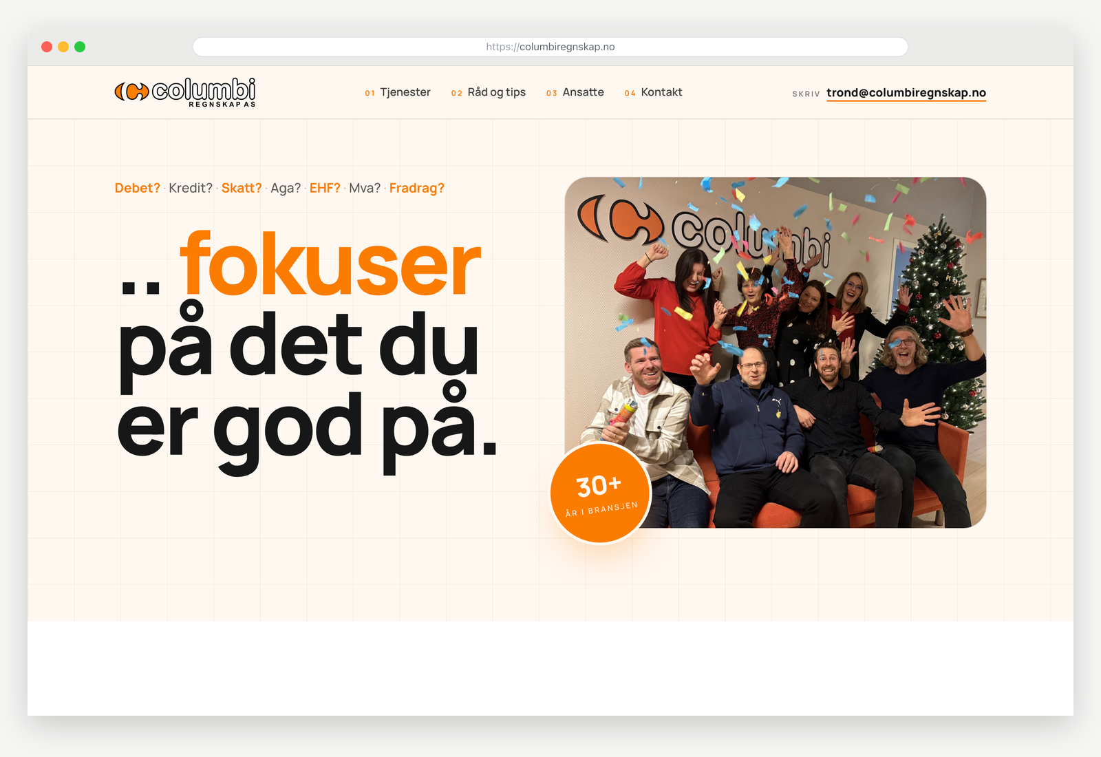 Columbi Regnskap — på laptop og mobil